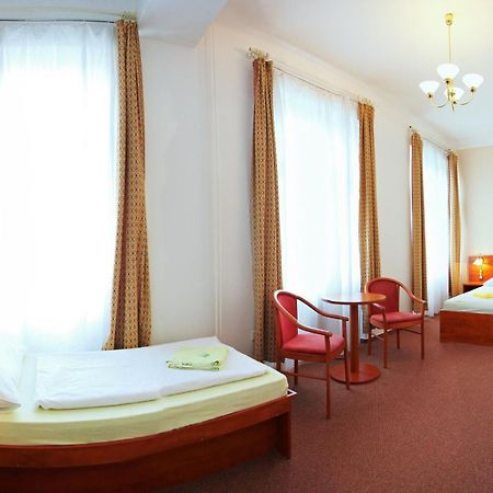 Wellness Hotel Central Клатови Экстерьер фото