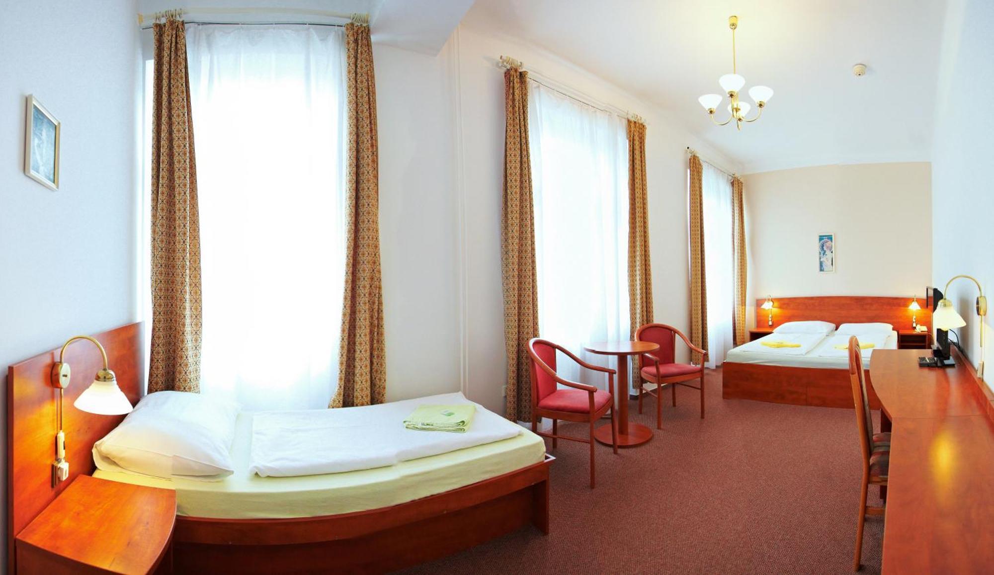 Wellness Hotel Central Клатови Экстерьер фото